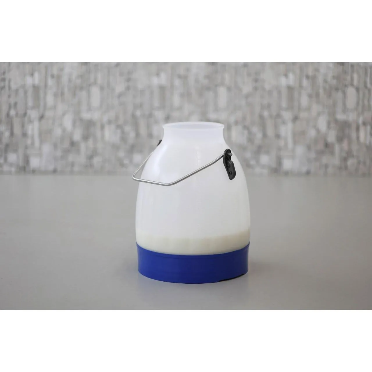 Seau à lait semi-transparent